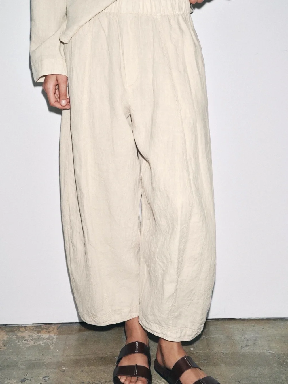Zara Women's Wide-Leg Linen-Blend Chinos in Cream